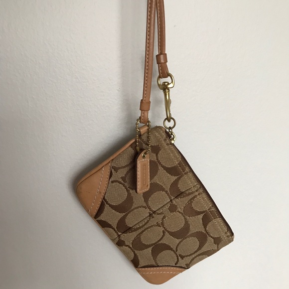 Handbags - Coach wristlet
